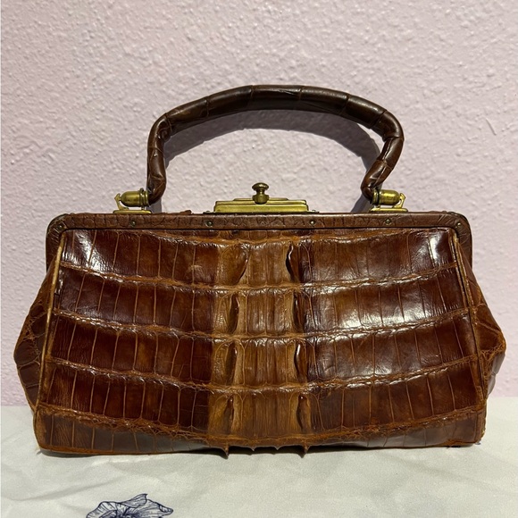 Brown alligator skin handbag with sliding solid brass top clasp - Picture 2 of 3